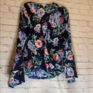 C brand light  blouse floral navy bell sleeve p1